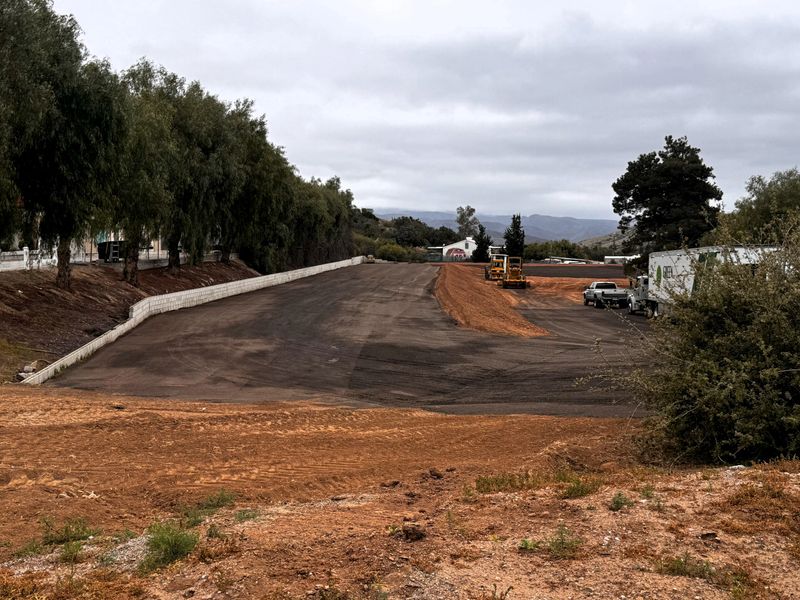 Mixed recycled concrete and asphalt aggregate